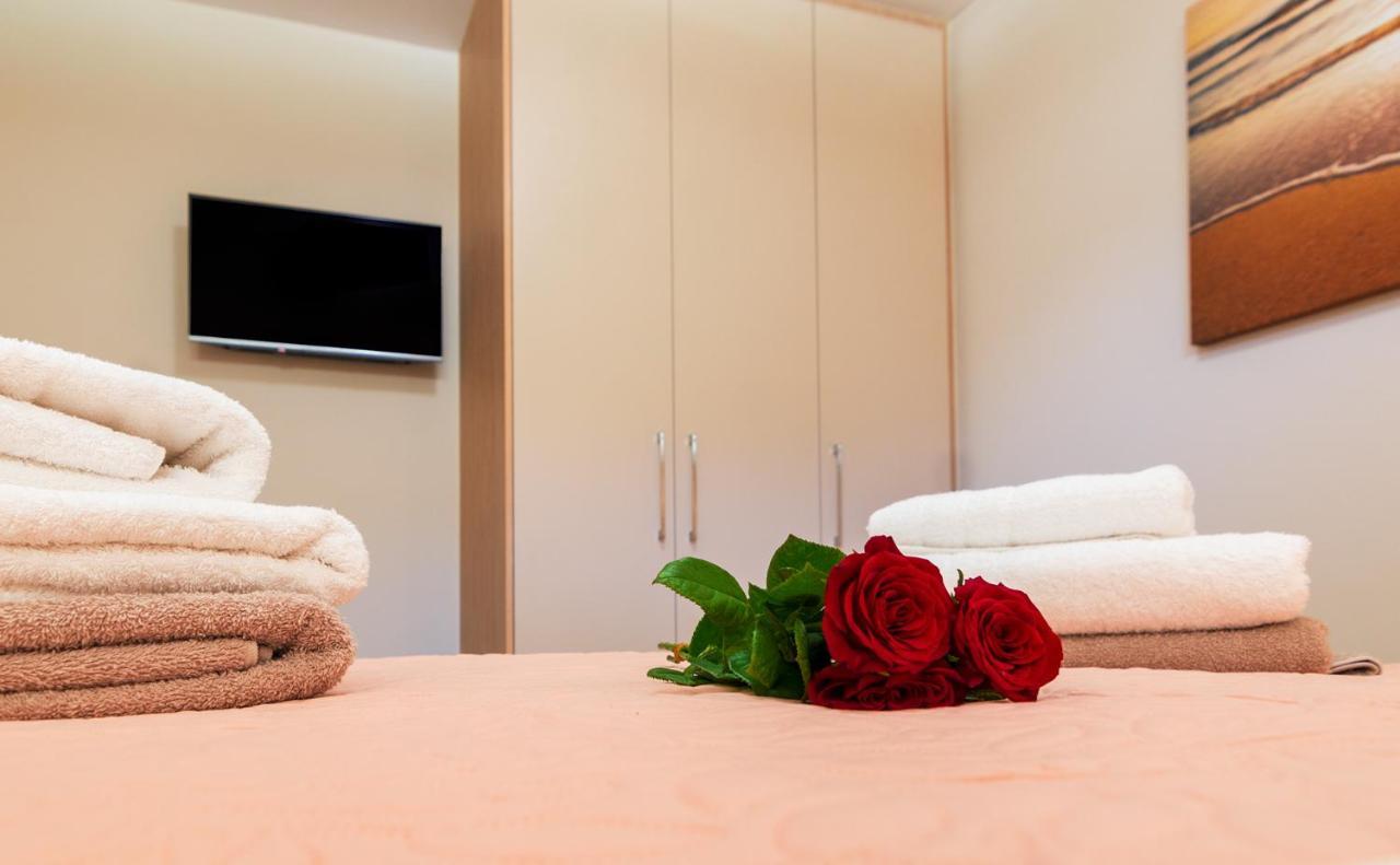 Vakakis Family Luxury Studios Paleochora Buitenkant foto