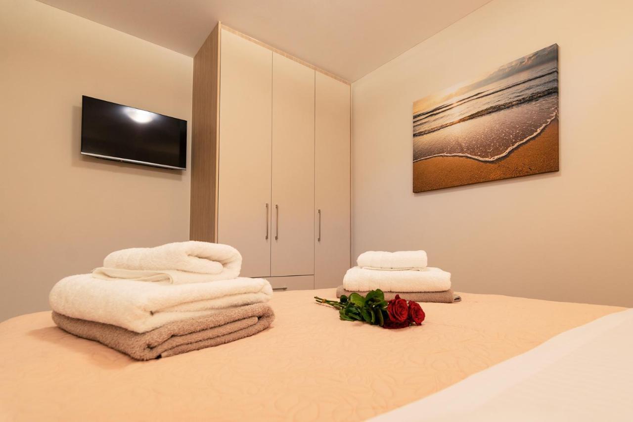 Vakakis Family Luxury Studios Paleochora Buitenkant foto